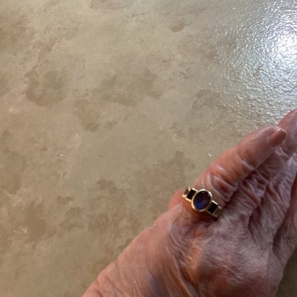 2.35Ct Tanzanite Ring. Size 6 - Picture 2 of 3